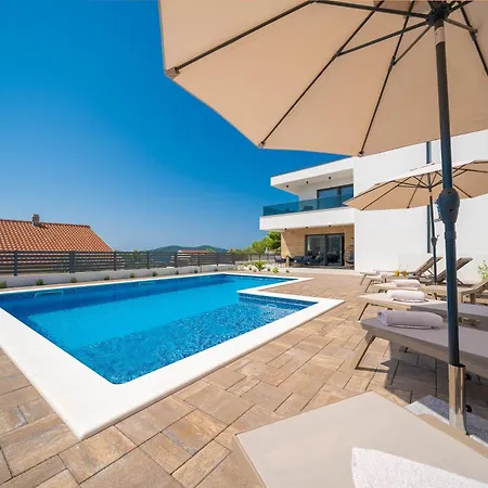 Villa Suncica *